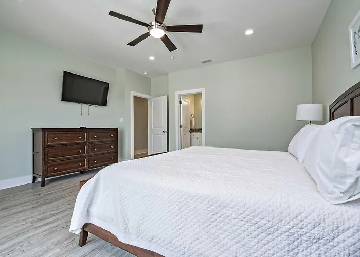 Zeke's Retreat 5 Bedroom Lockout Holiday home Gulf Shores